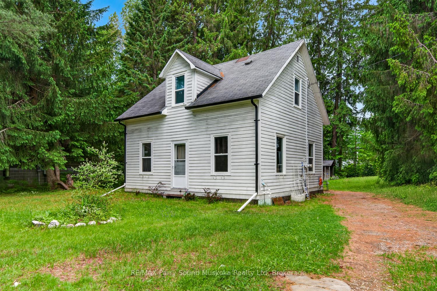 14 Victoria Street W, Seguin, ON P0C 1J0 — Seguin, Ontario