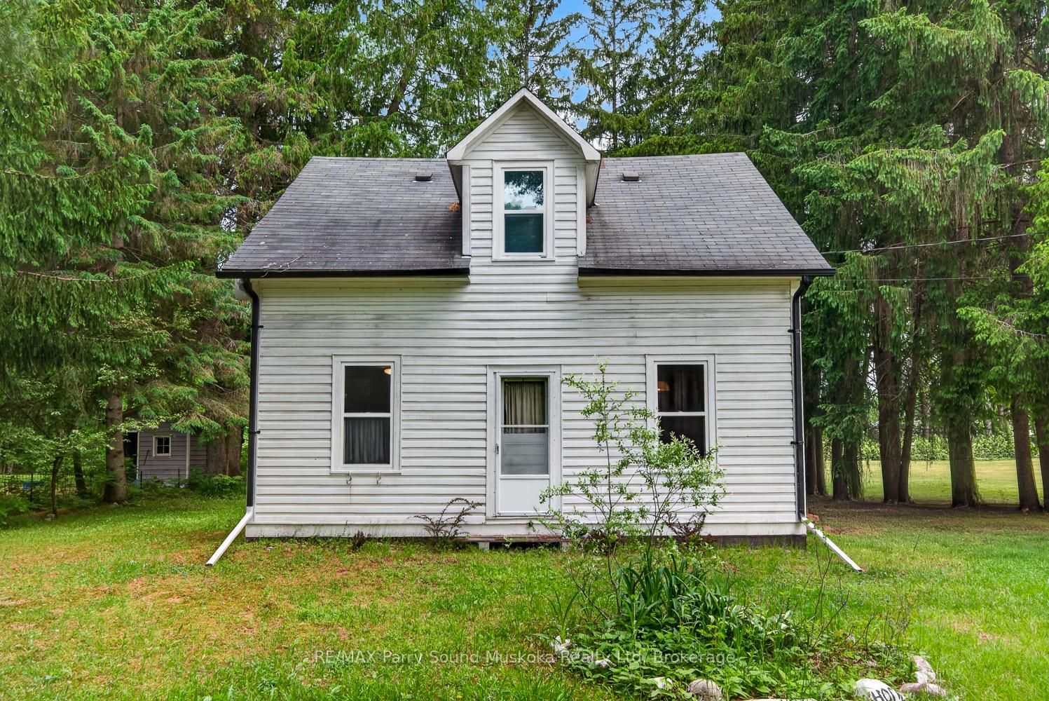 14 Victoria Street W, Seguin — photo 2 of 5