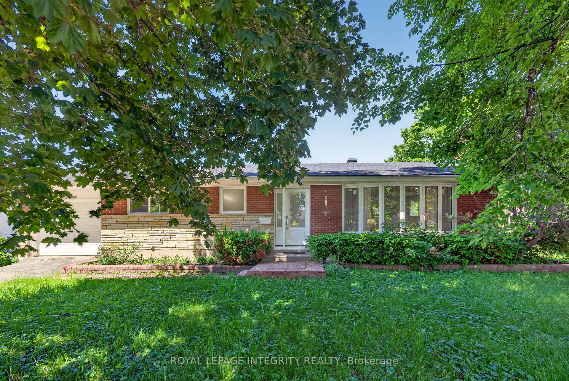 619 Blanchard Crescent, Billings Bridge - Riverside Park and Area, ON K1V 7B7
