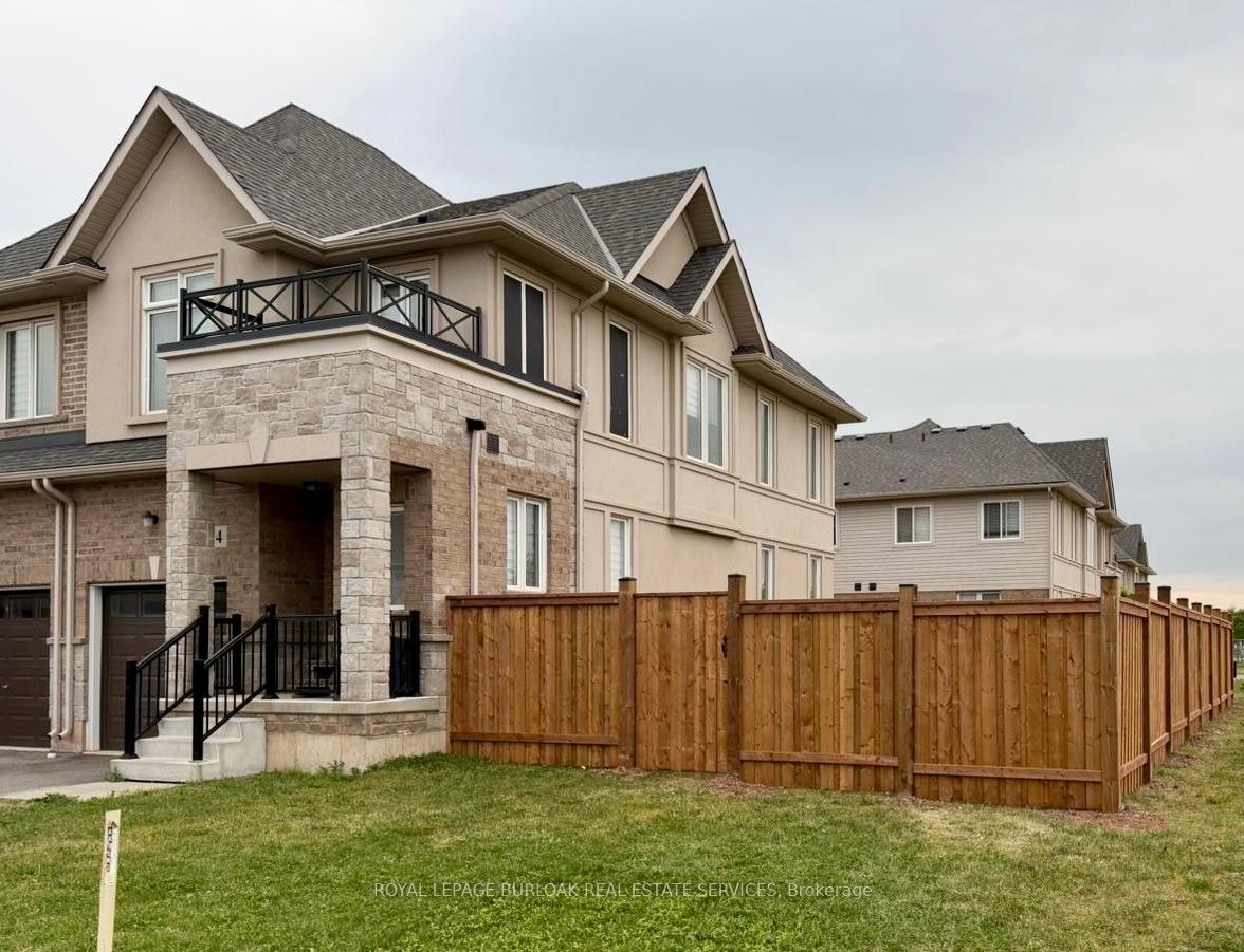 4 Foothills Lane, Hamilton, ON L8E 0K1