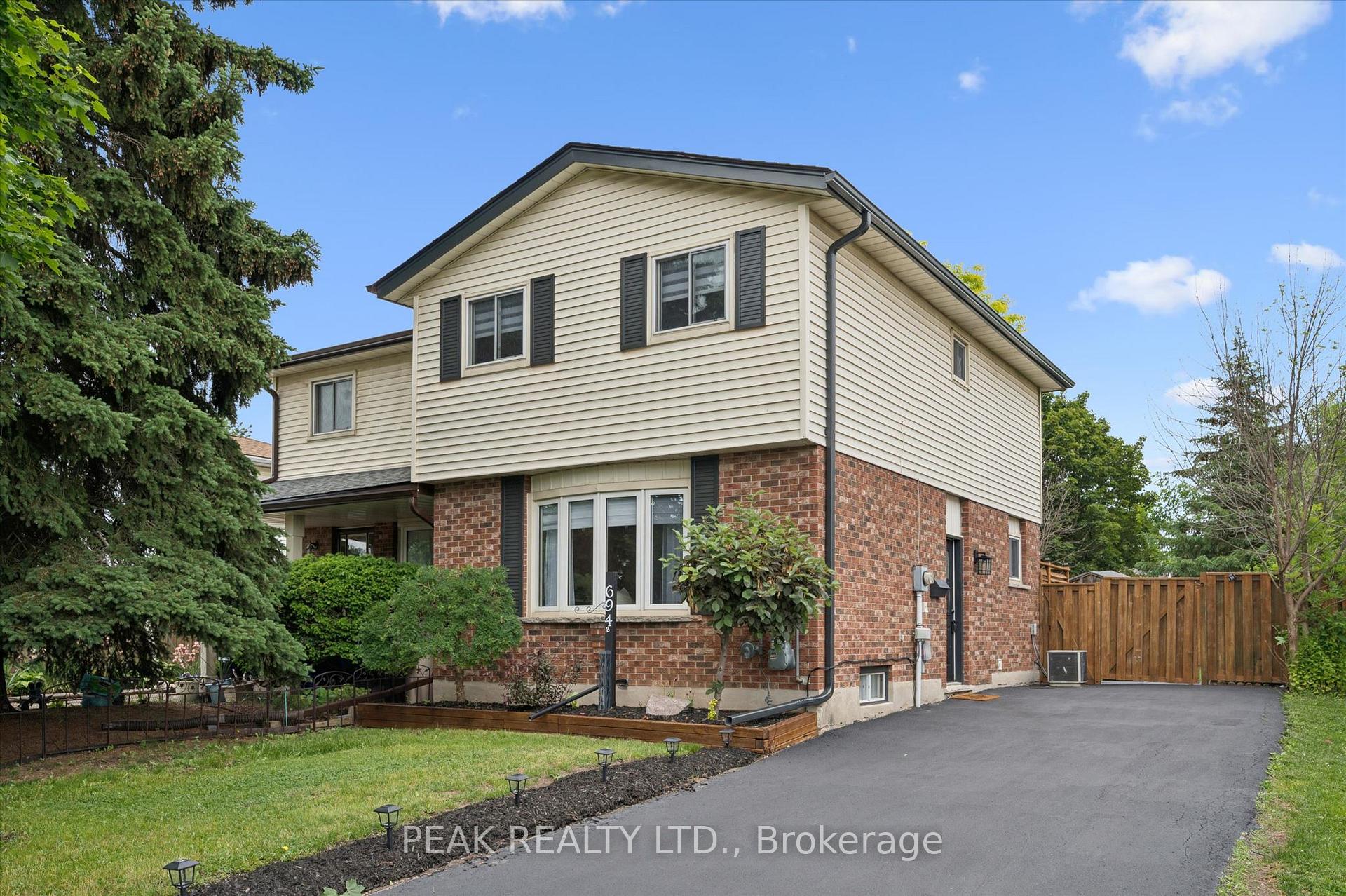 694 Highpoint Avenue B, Waterloo, ON N2V 1G9