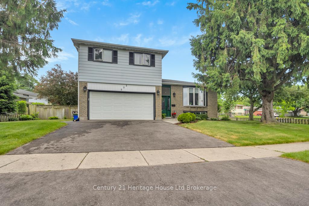 233 Diefenbaker Drive, Woodstock, ON N4S 8K1