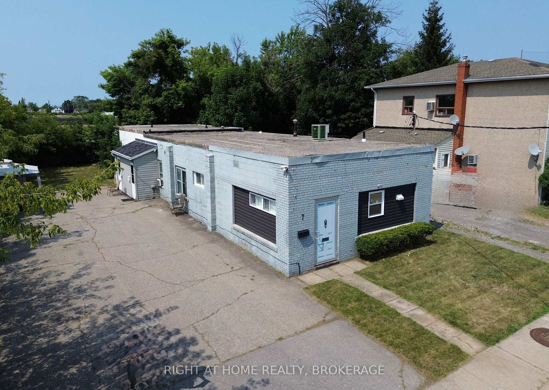 7 Beech Street, St. Catharines, ON L2R 2B6
