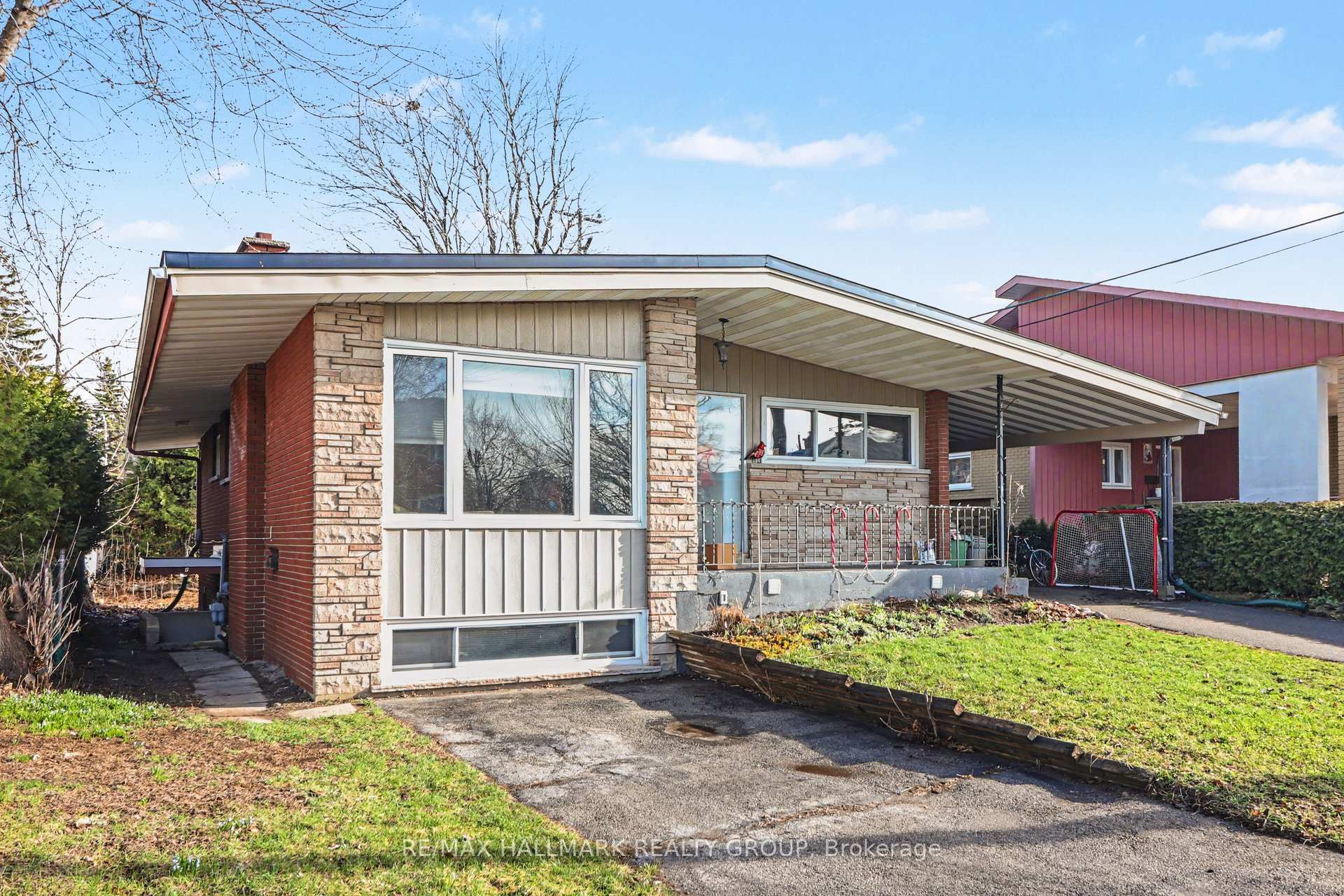 303 Lavergne Street 2, Vanier and Kingsview Park, ON K1L 5E2