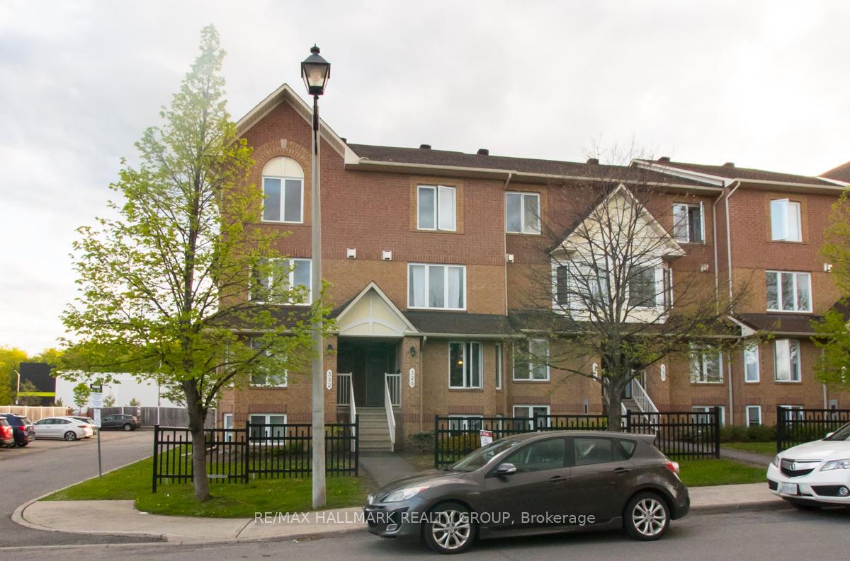 330 Cresthaven Drive 33, Barrhaven, ON K2G 6W3
