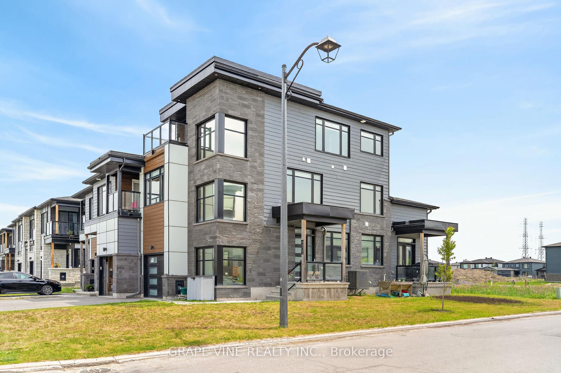 4802 Abbott Street E, Kanata, ON K2V 0L4
