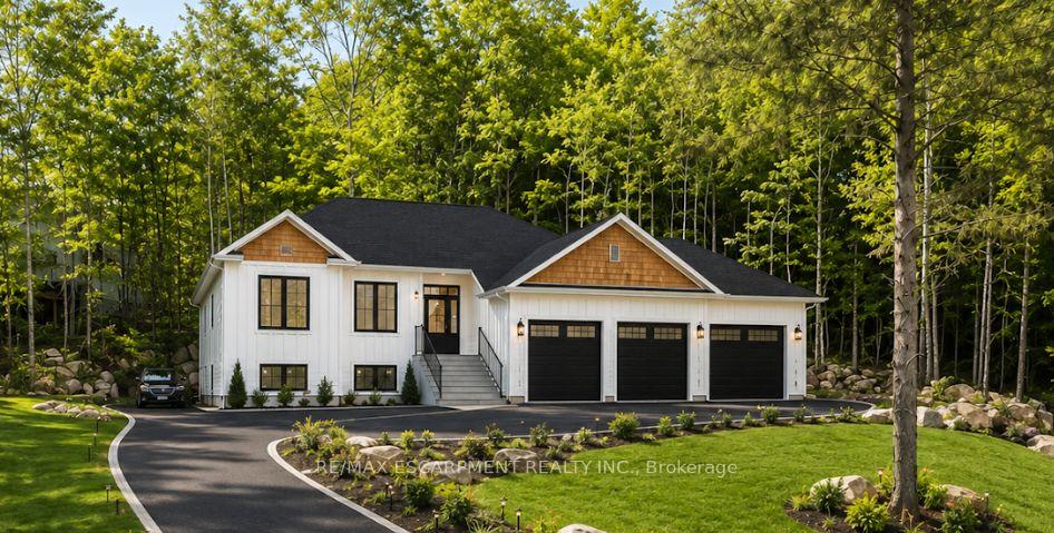 8 Glen Eagle Court, Huntsville, ON P1H 1B1