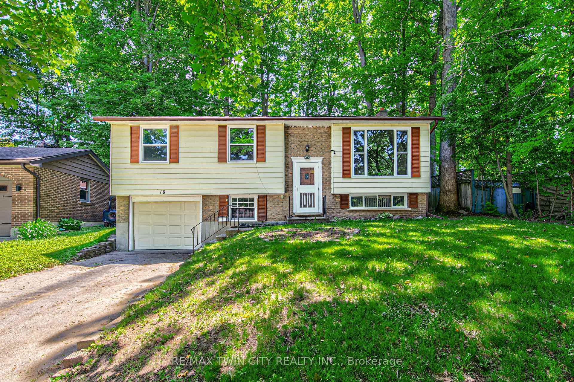 16 Dogwood Place, Cambridge, ON N3C 2Z4