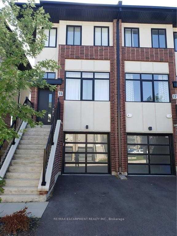 15 Muhollard Lane, Hamilton, ON L9G 3K9