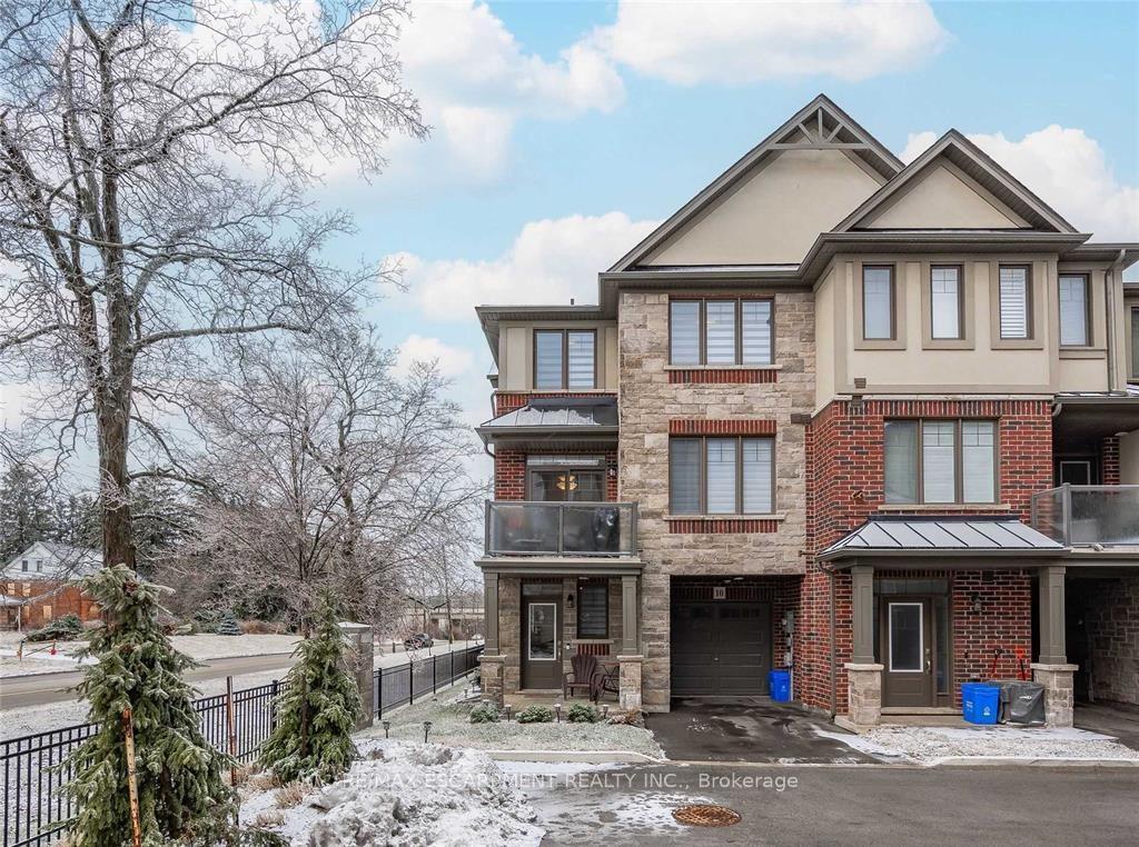 10 Showers Lane, Hamilton, ON L9G 0H2