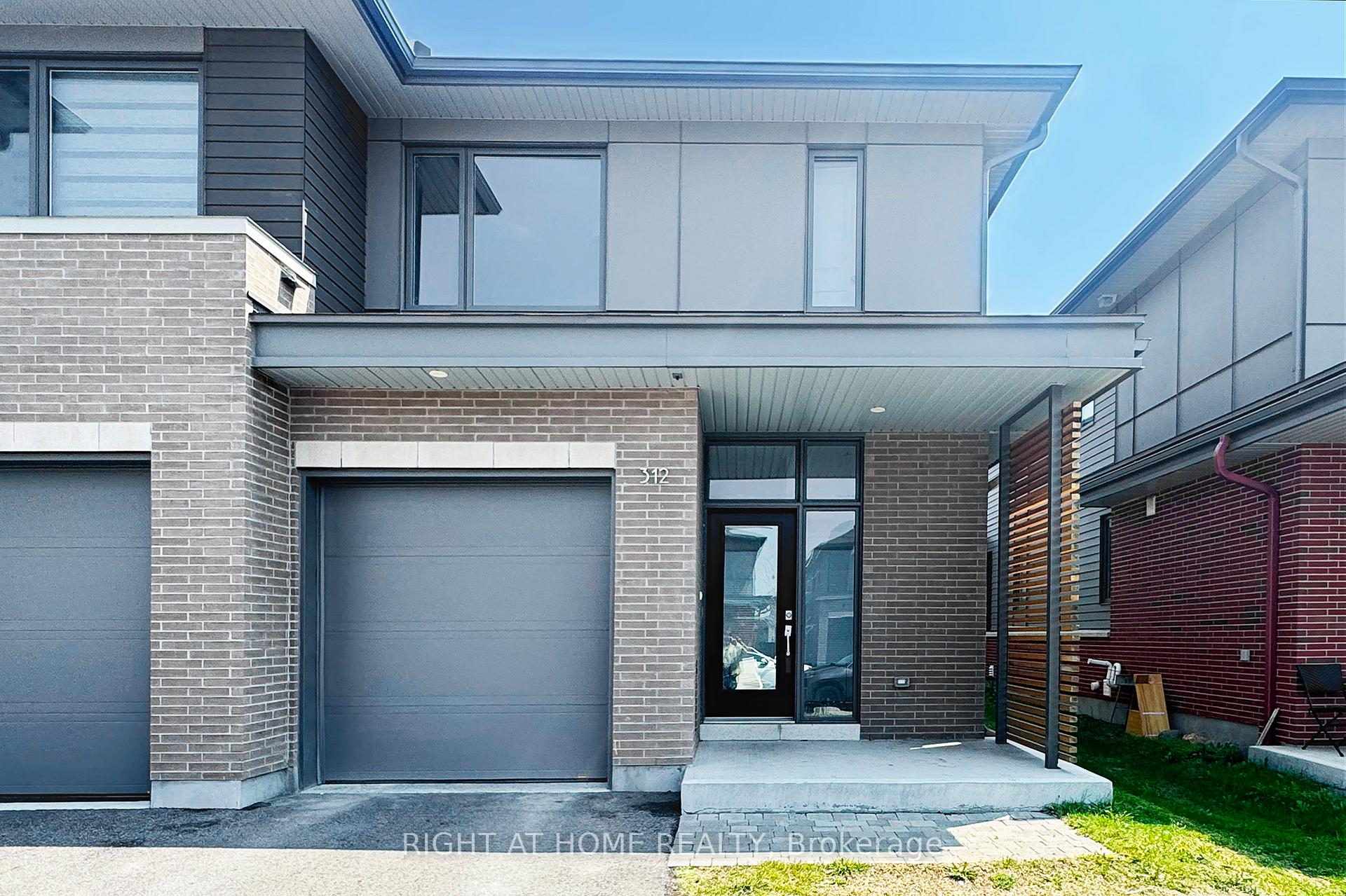 312 WIGWAS Street, Manor Park - Cardinal Glen and Area, ON K1K 5A1