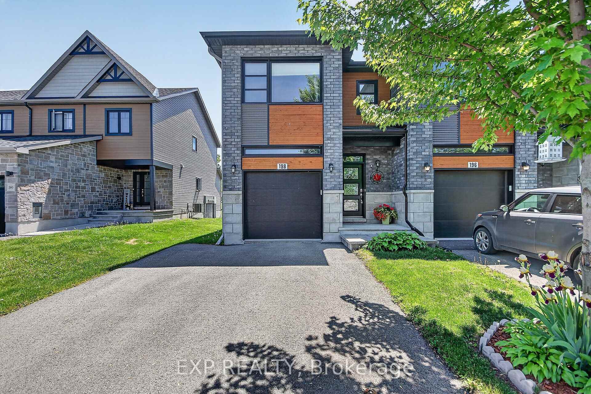 198 St. Malo Place, Russell, ON K0A 1W0