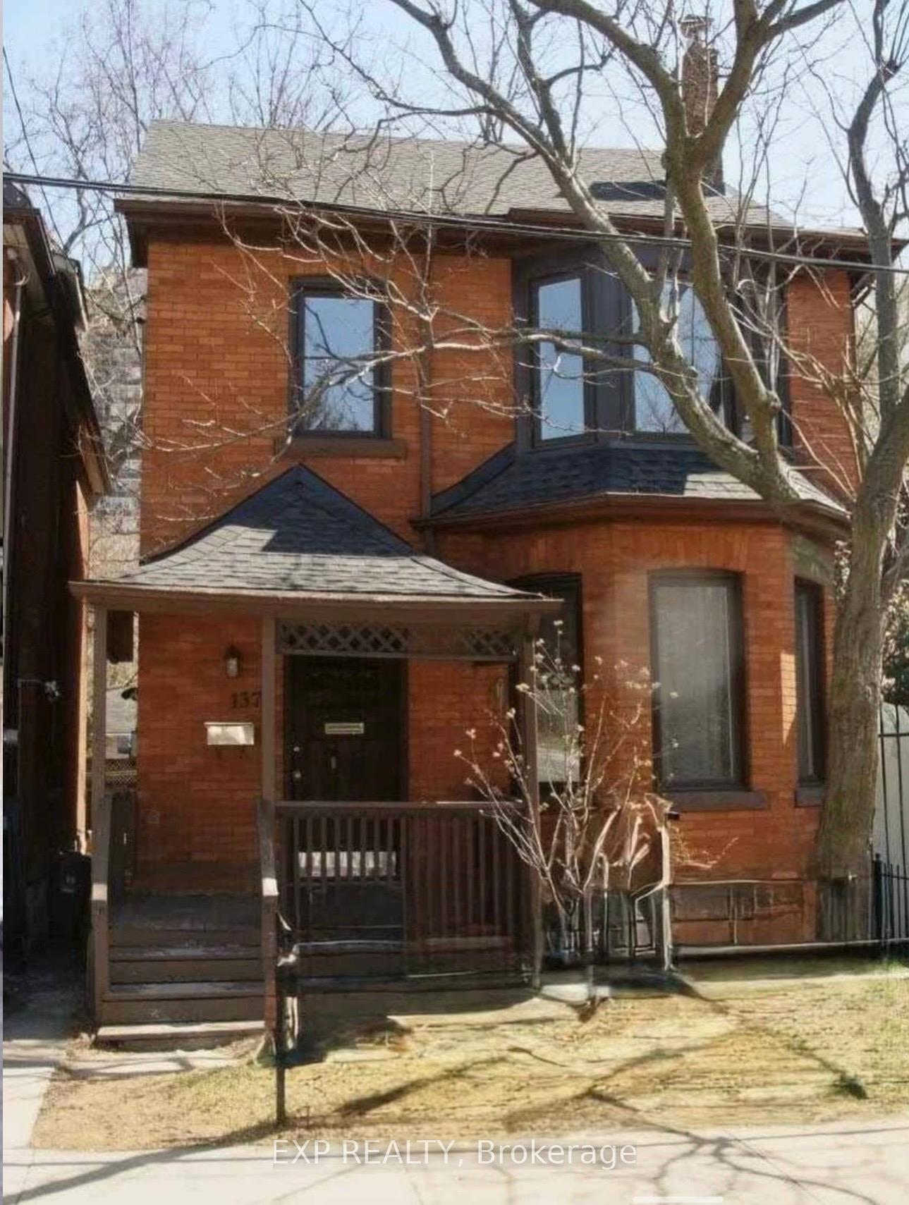 137 queen Street S, Hamilton, ON L8P 3S3