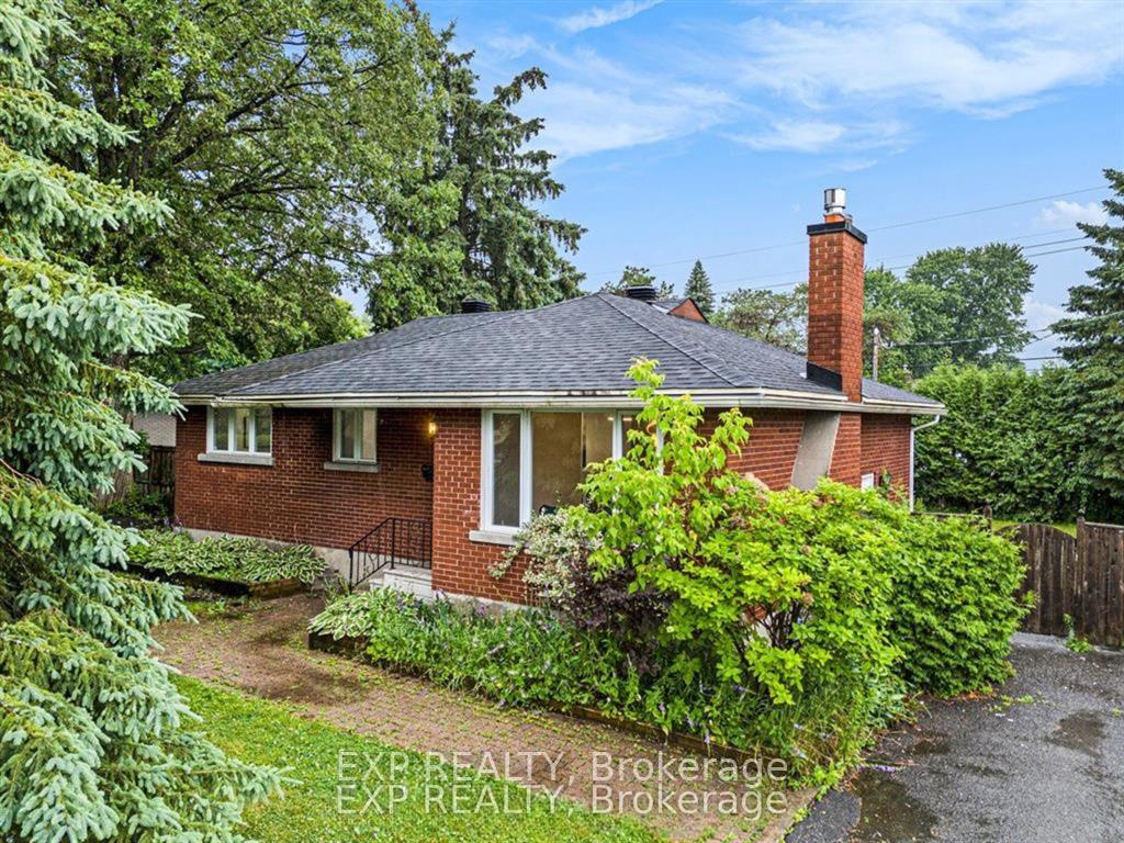 20 Newhaven Street B, South of Baseline to Knoxdale, ON K2G 0X5