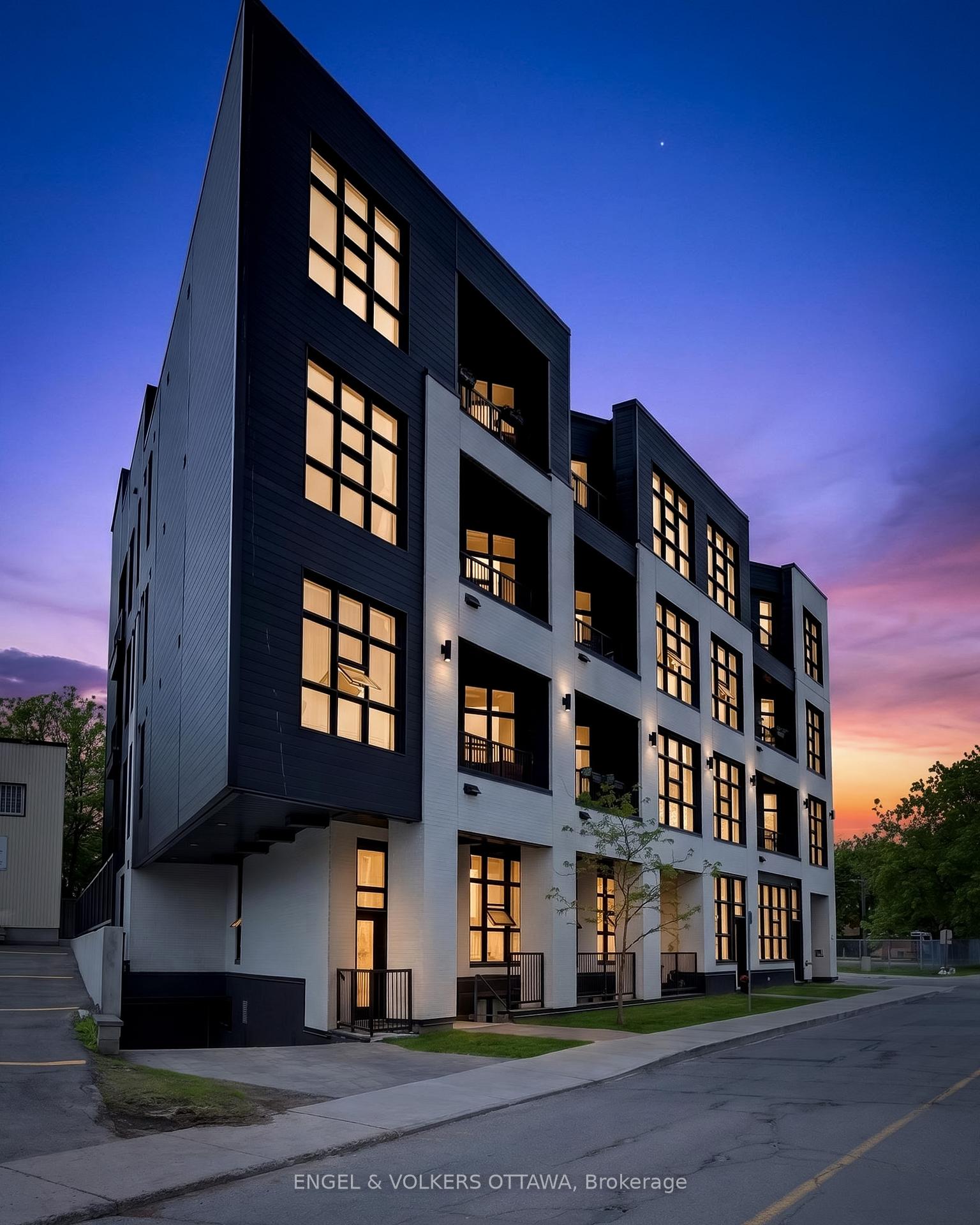 101 Pinhey Street 102, West Centre Town, ON K1Y 1V9