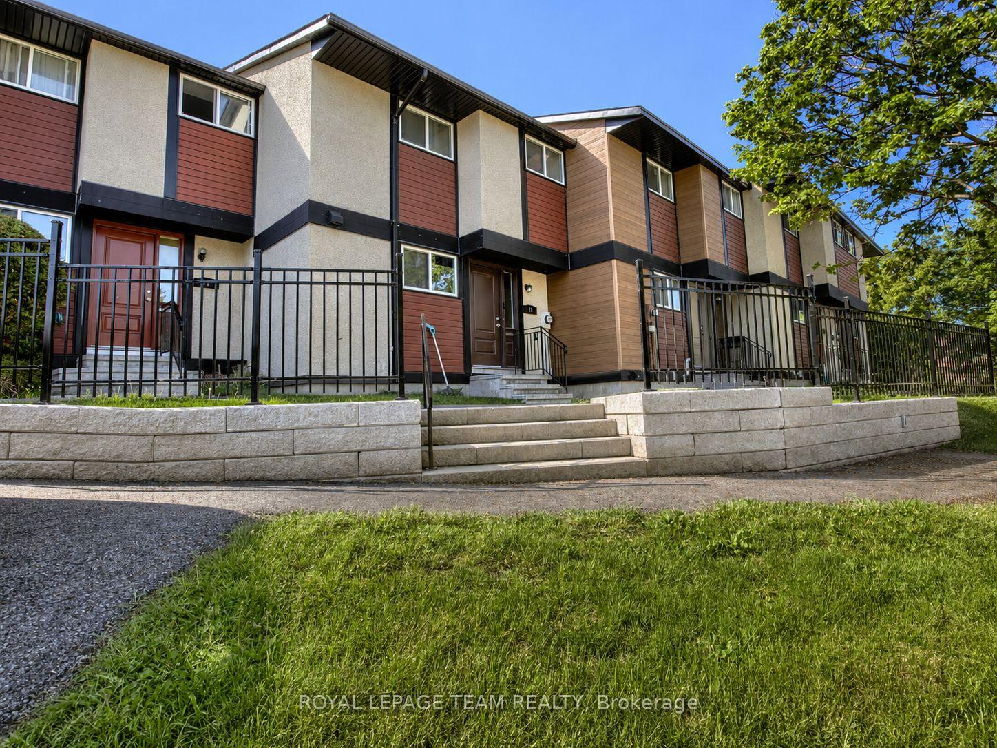19 Mcclintock Way 100, Kanata, ON K2L 2A3