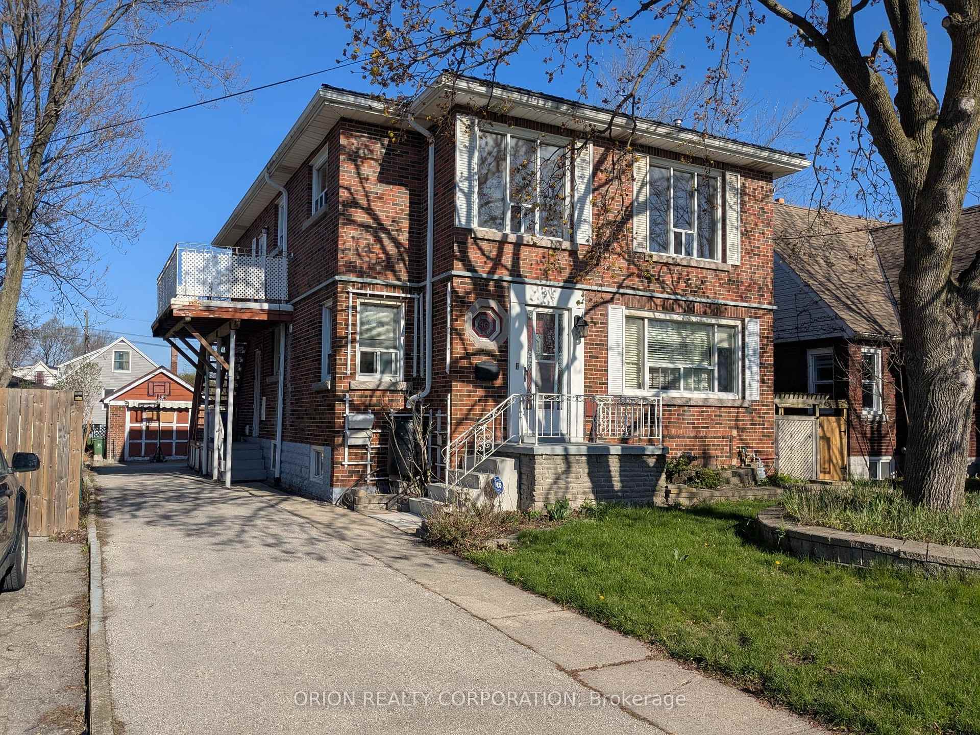 96 East 21st Street W 2, Hamilton, ON L8V 2T4