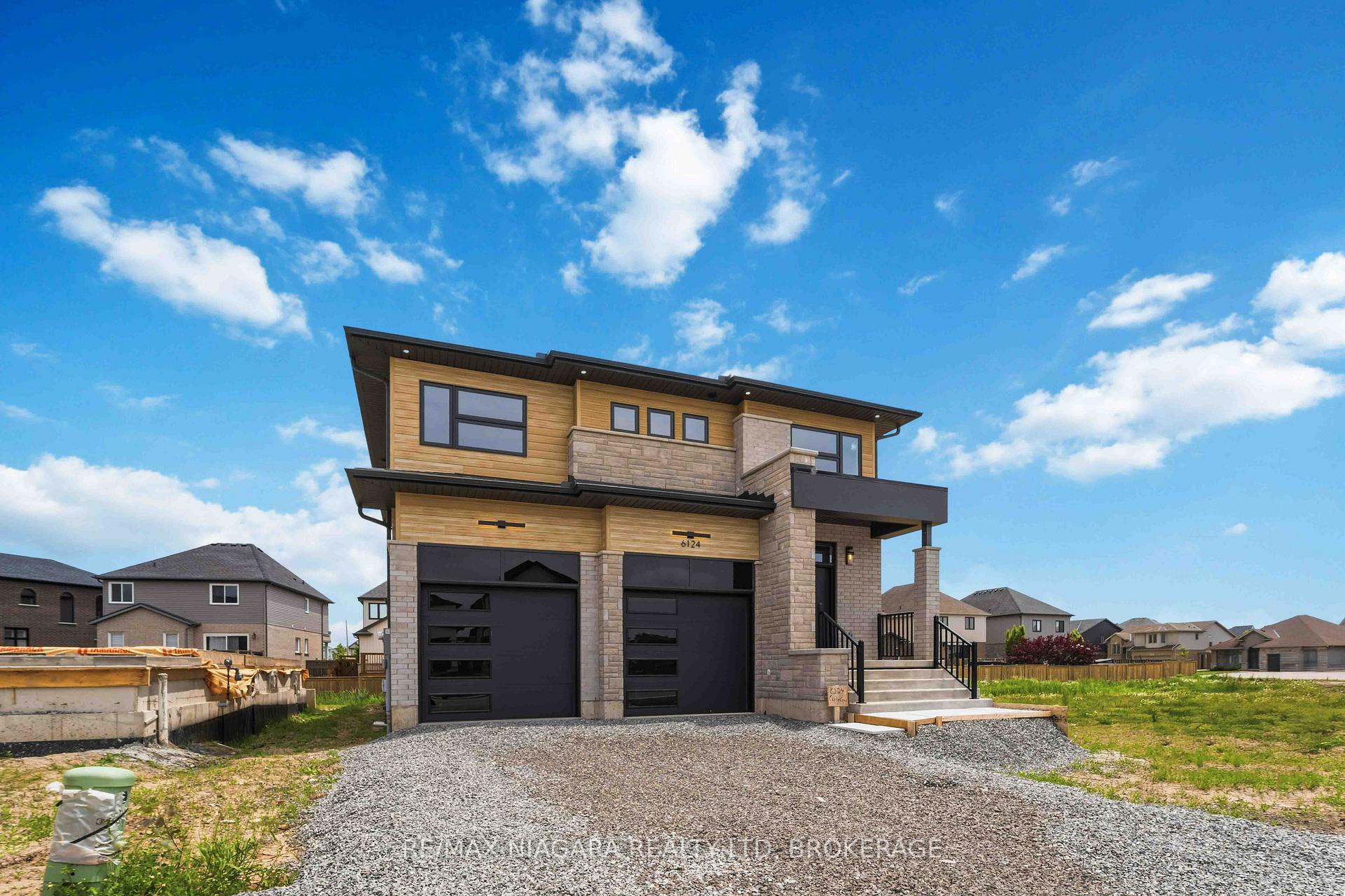 6124 Curlin Crescent, Niagara Falls, ON L2H 3W8