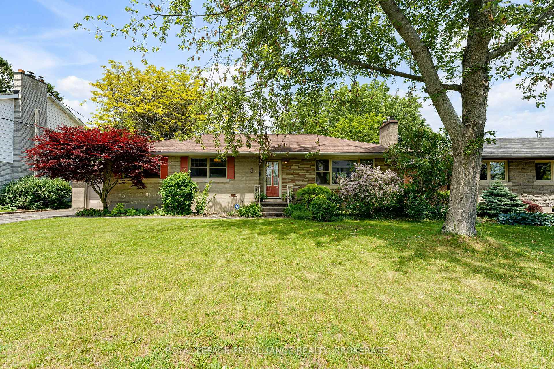 5 Watts Crescent, Kingston, ON K7M 2P4