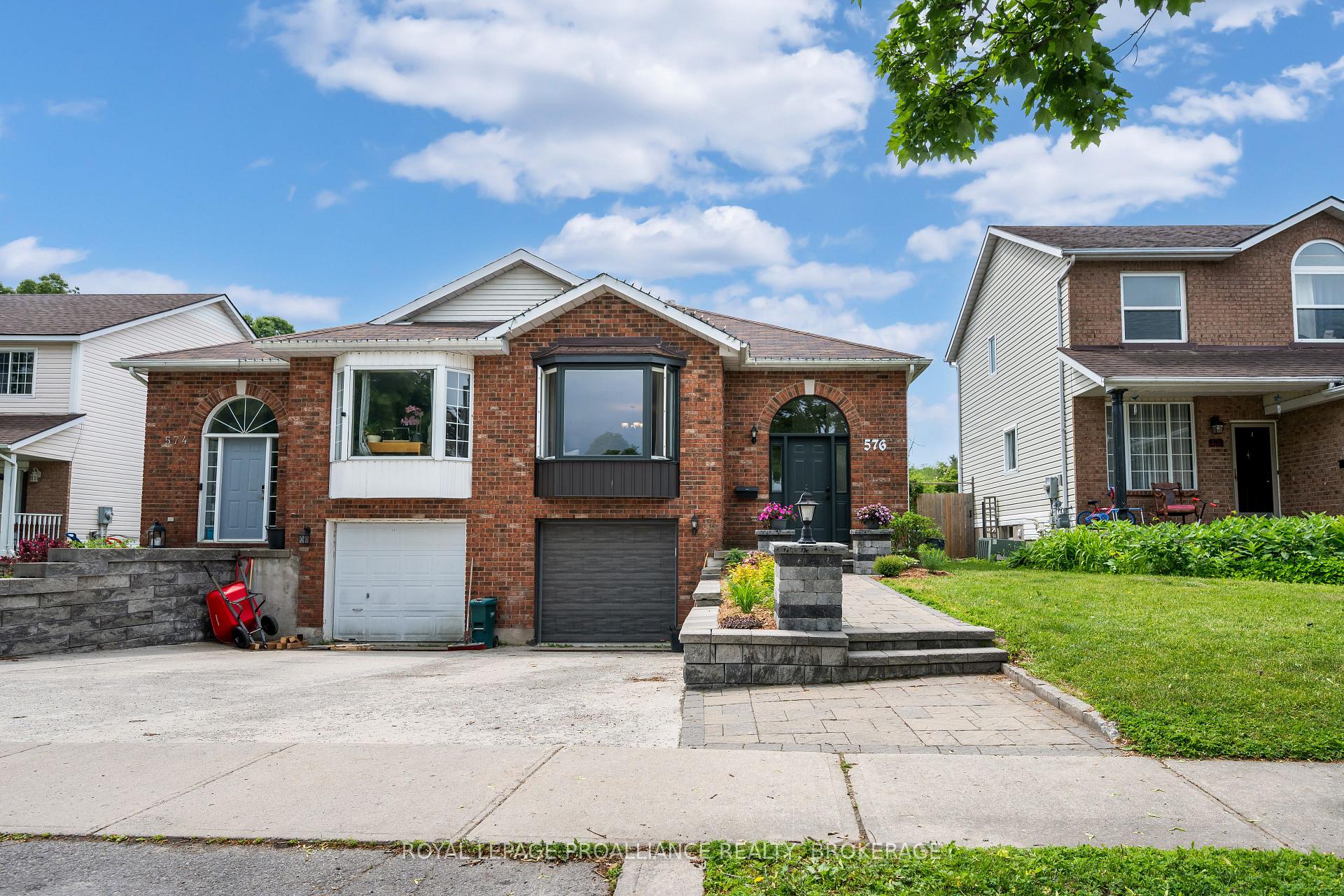 576 Barnsley Crescent, Kingston, ON K7M 8X3