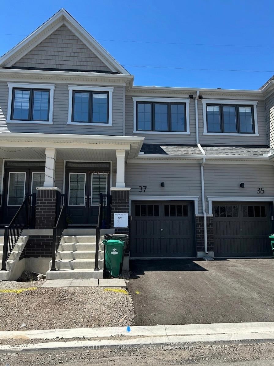 37 Radium Common, Cambridge, ON N1T 0H4