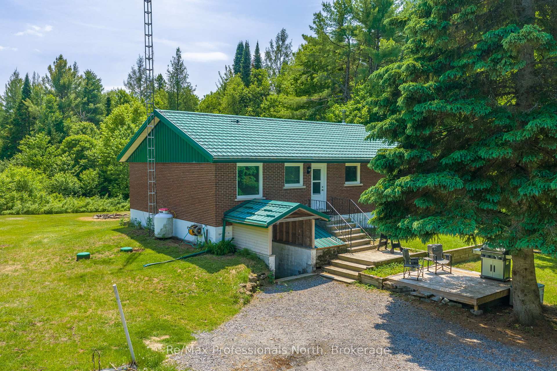 163 Rose Lake Road, Huntsville, ON P0B 1M0
