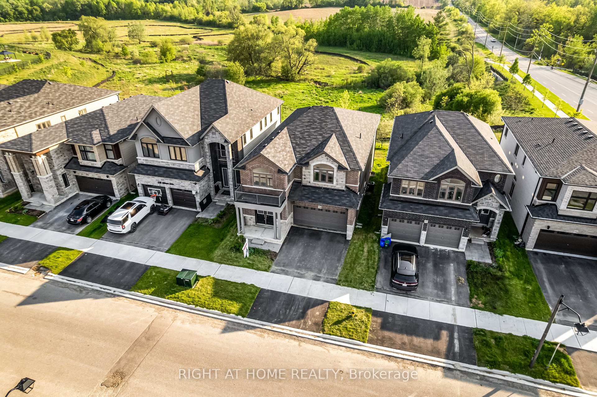 330 Gillespie Drive, Brantford, ON N3T 0X1