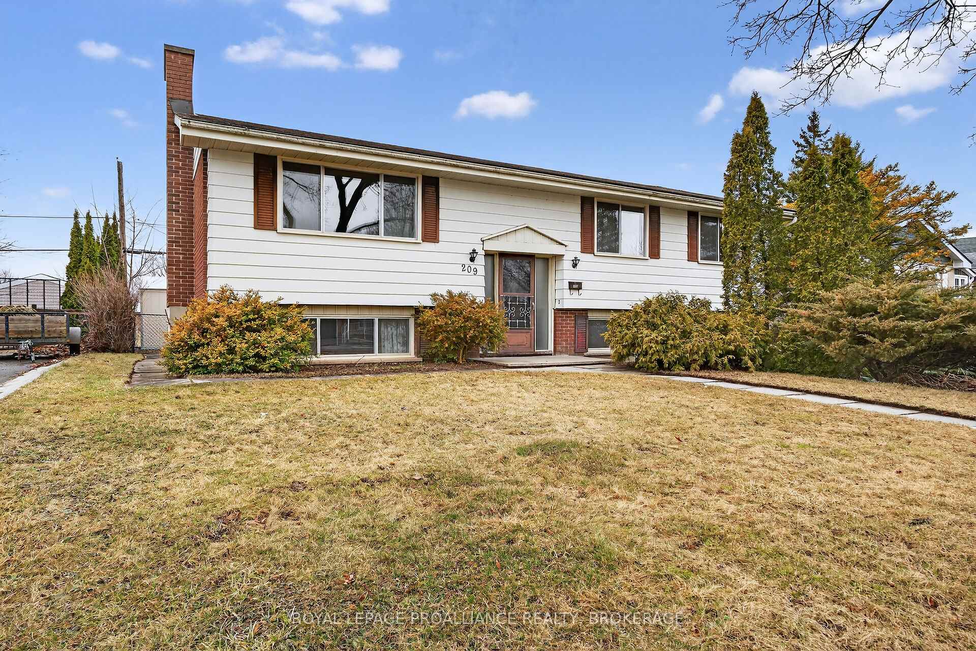 209 Glen Castle Road, Kingston, ON K7M 4N7