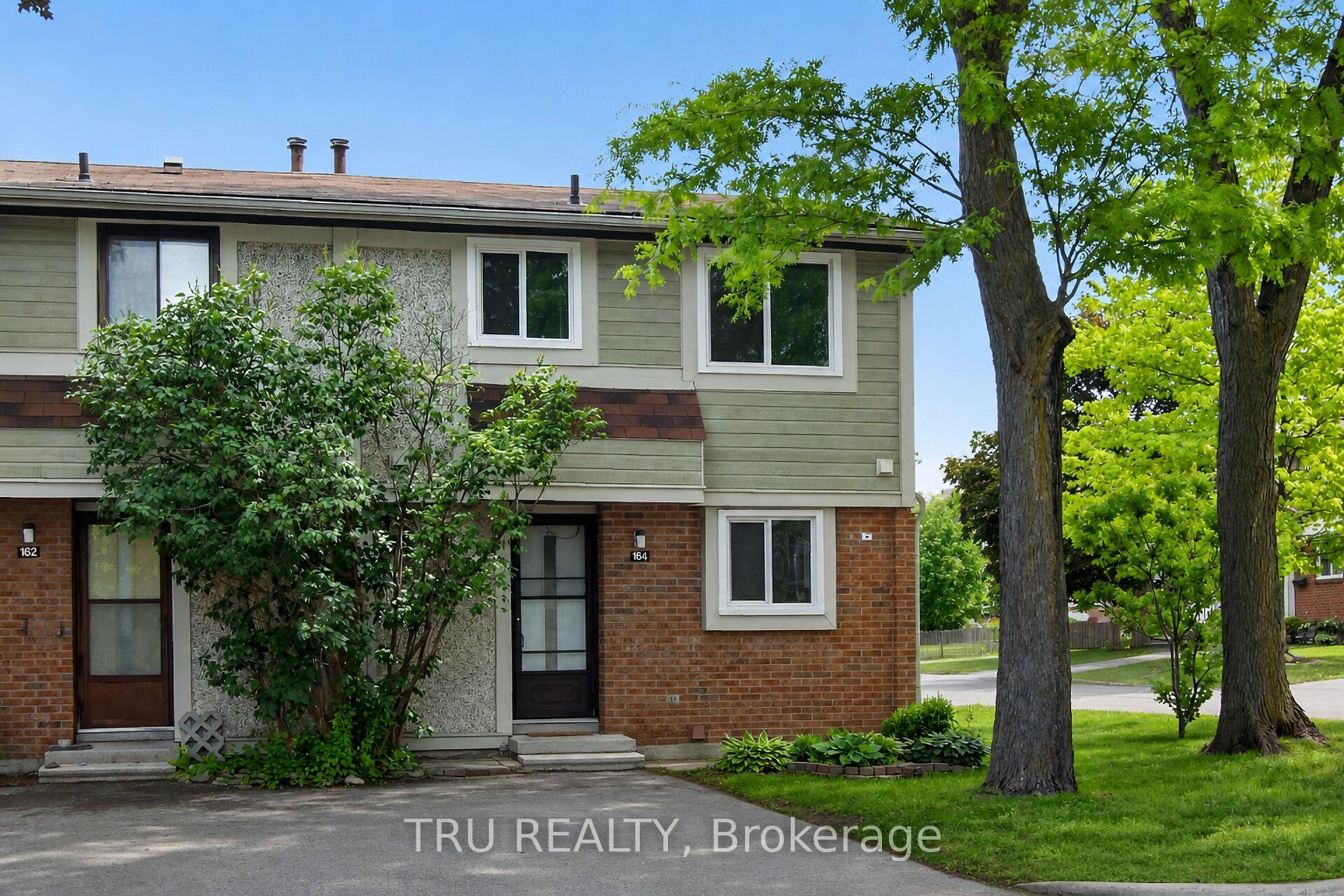16-164 BARROW Crescent, Kanata, ON K2L 2J1