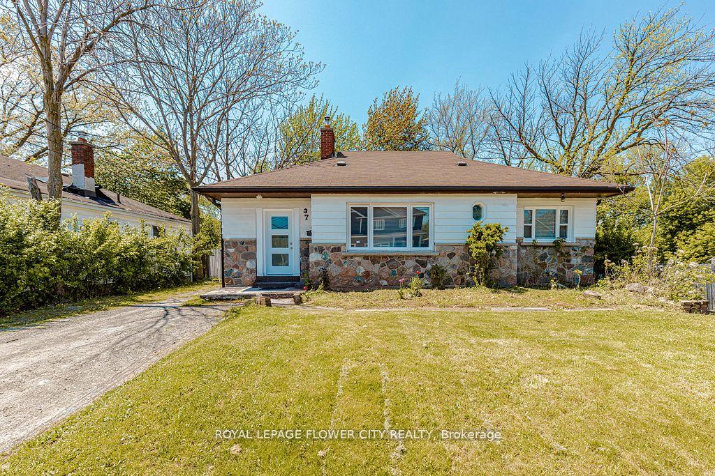 37 Warwick Road, Hamilton, ON L8E 1Y5