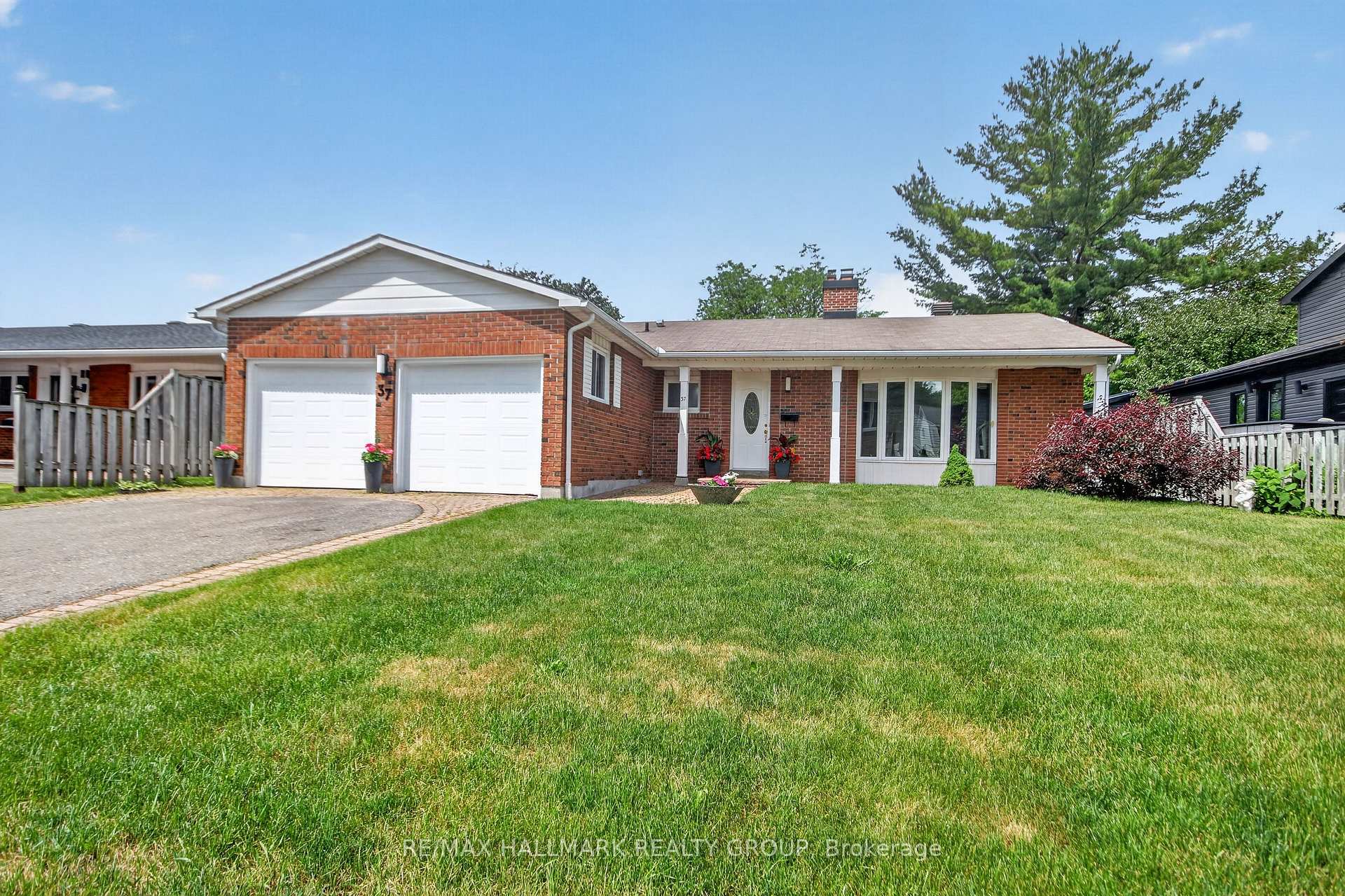 37 Parkwood Crescent, Blackburn Hamlet, ON K1B 3J5