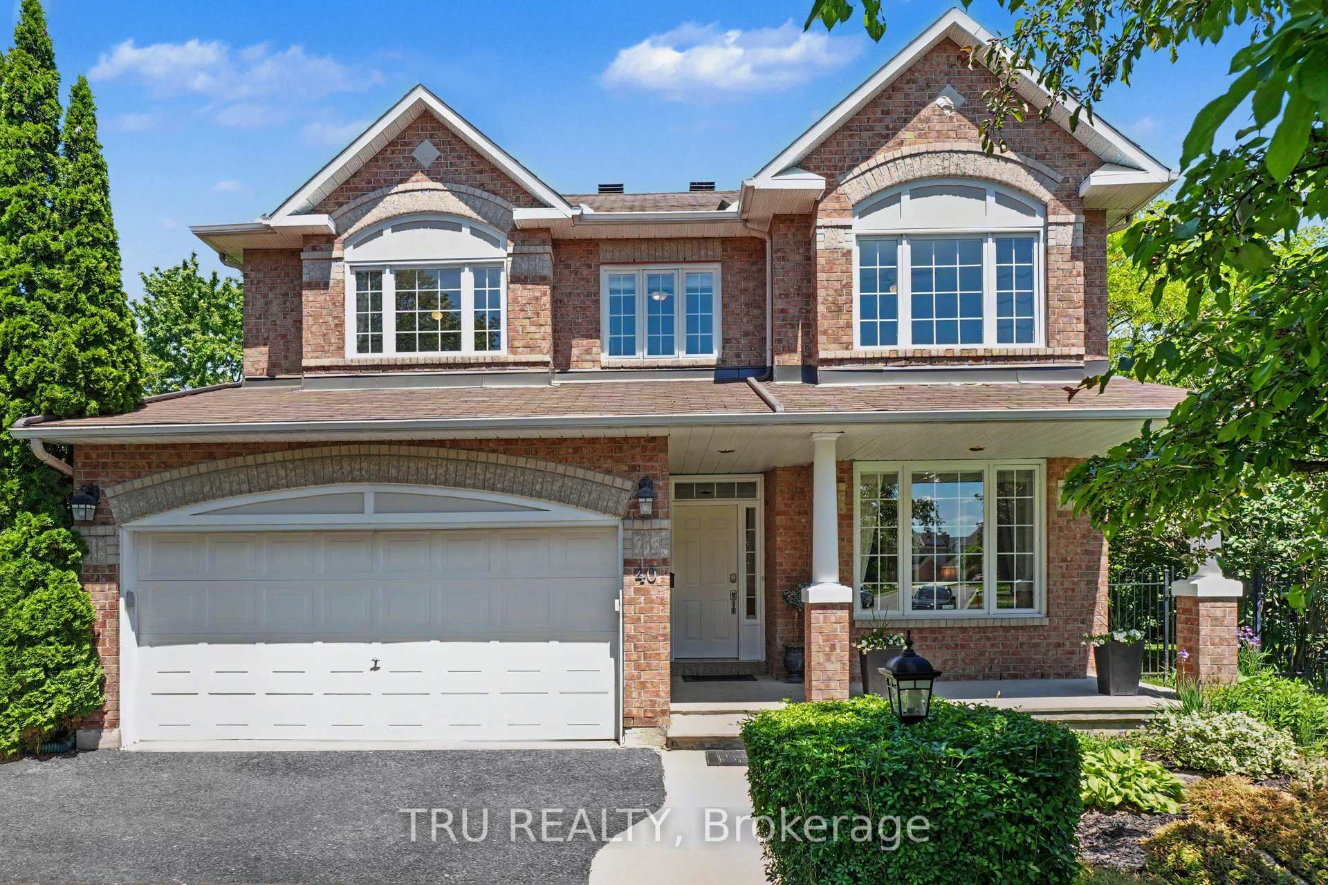 40 Cimarron Crescent, South of Baseline to Knoxdale, ON K2G 6E1