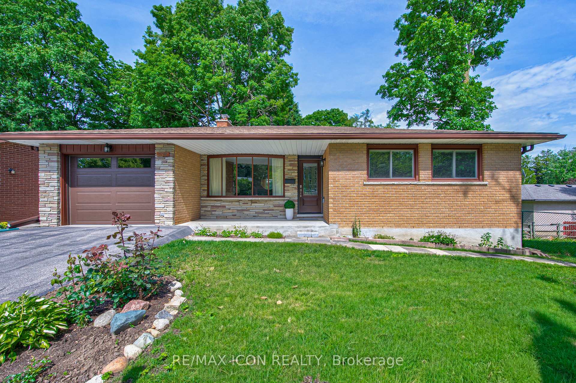 598 Glen Forrest Boulevard, Waterloo, ON N2L 4J8