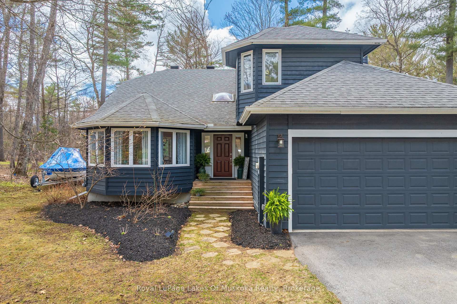 84 Clarke Crescent, Huntsville, ON P0B 1L0