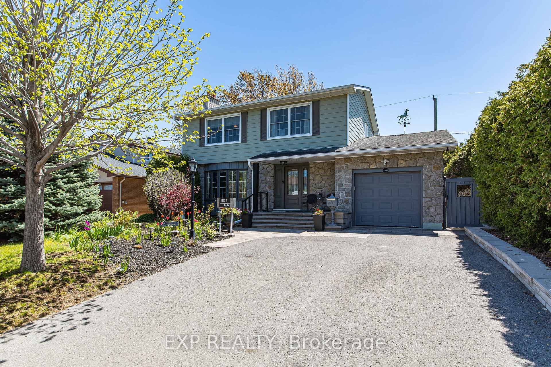 1836 Lorraine Avenue, Alta Vista and Area, ON K1H 6Z8