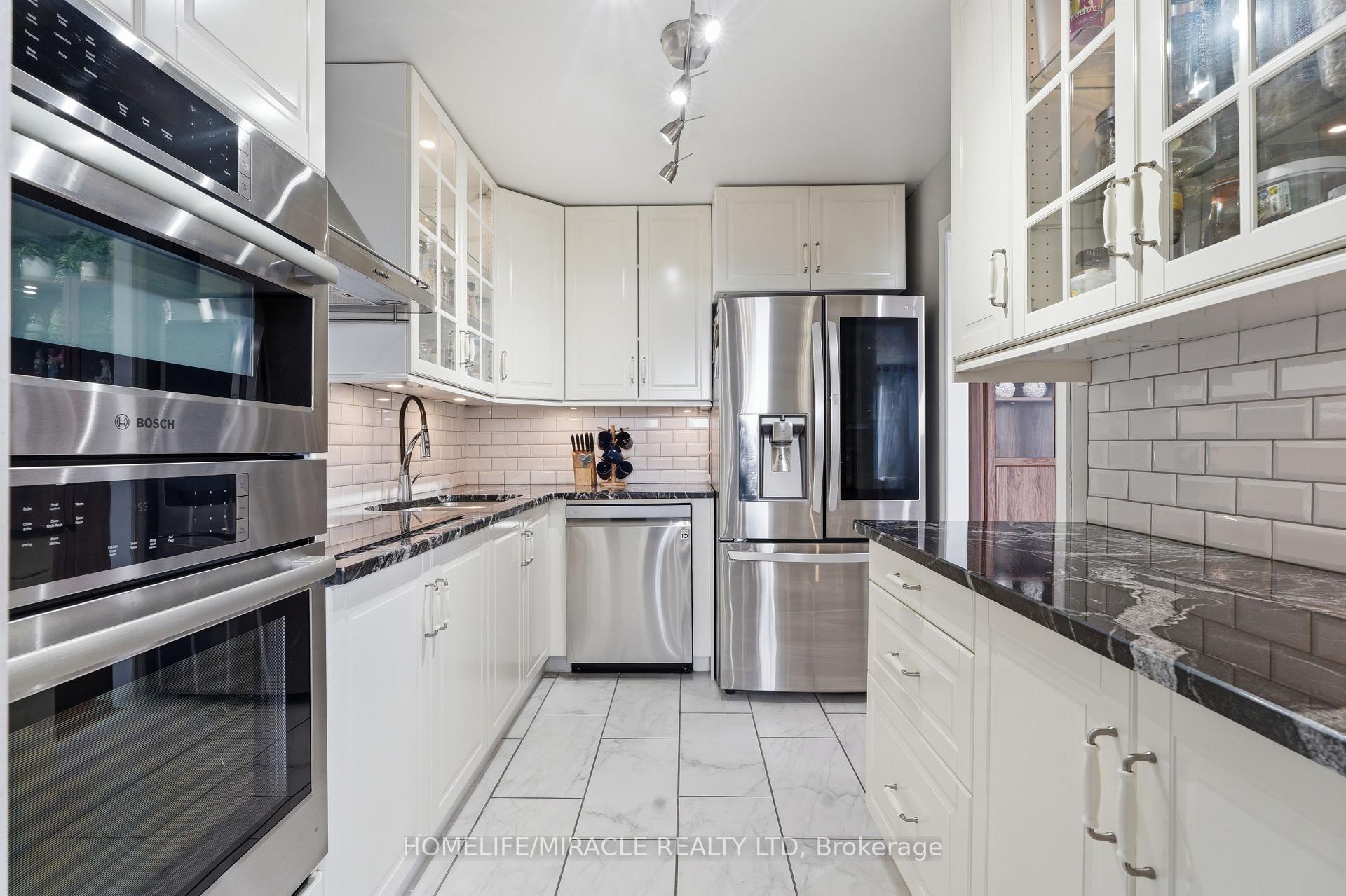 1100 Courtland Avenue E 809, Kitchener, ON N2C 2H9