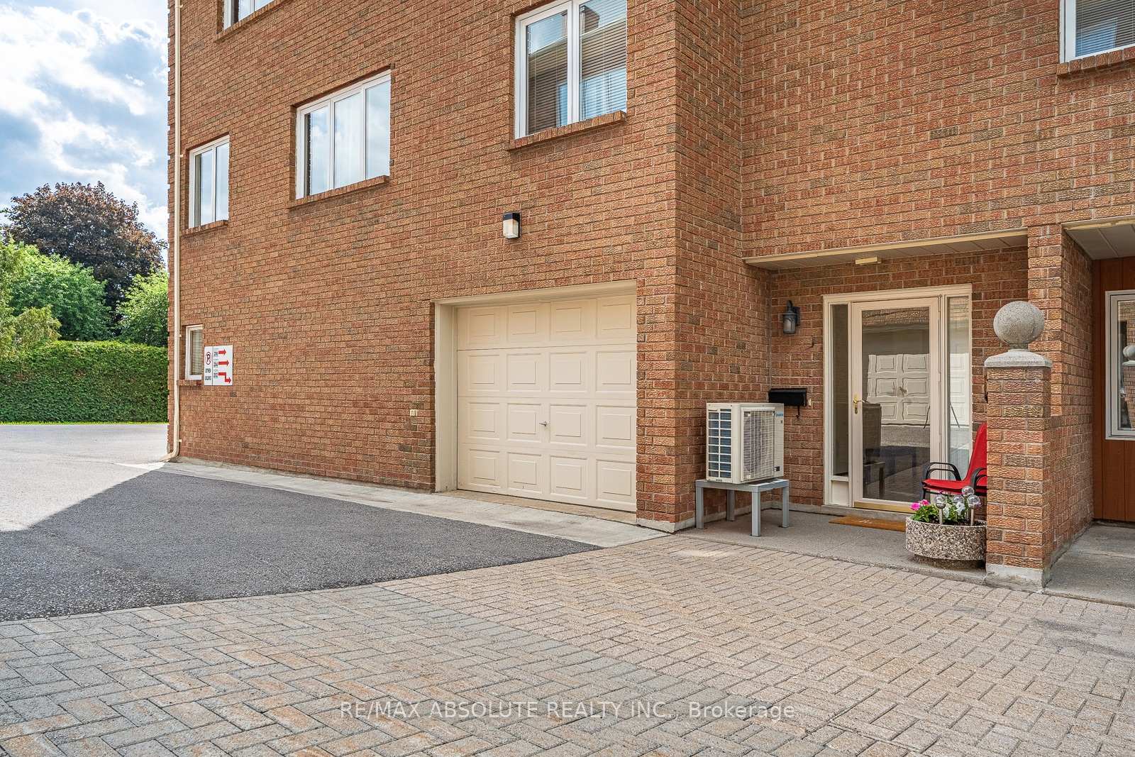 206 Stratas Court, Kanata, ON K2L 3K5