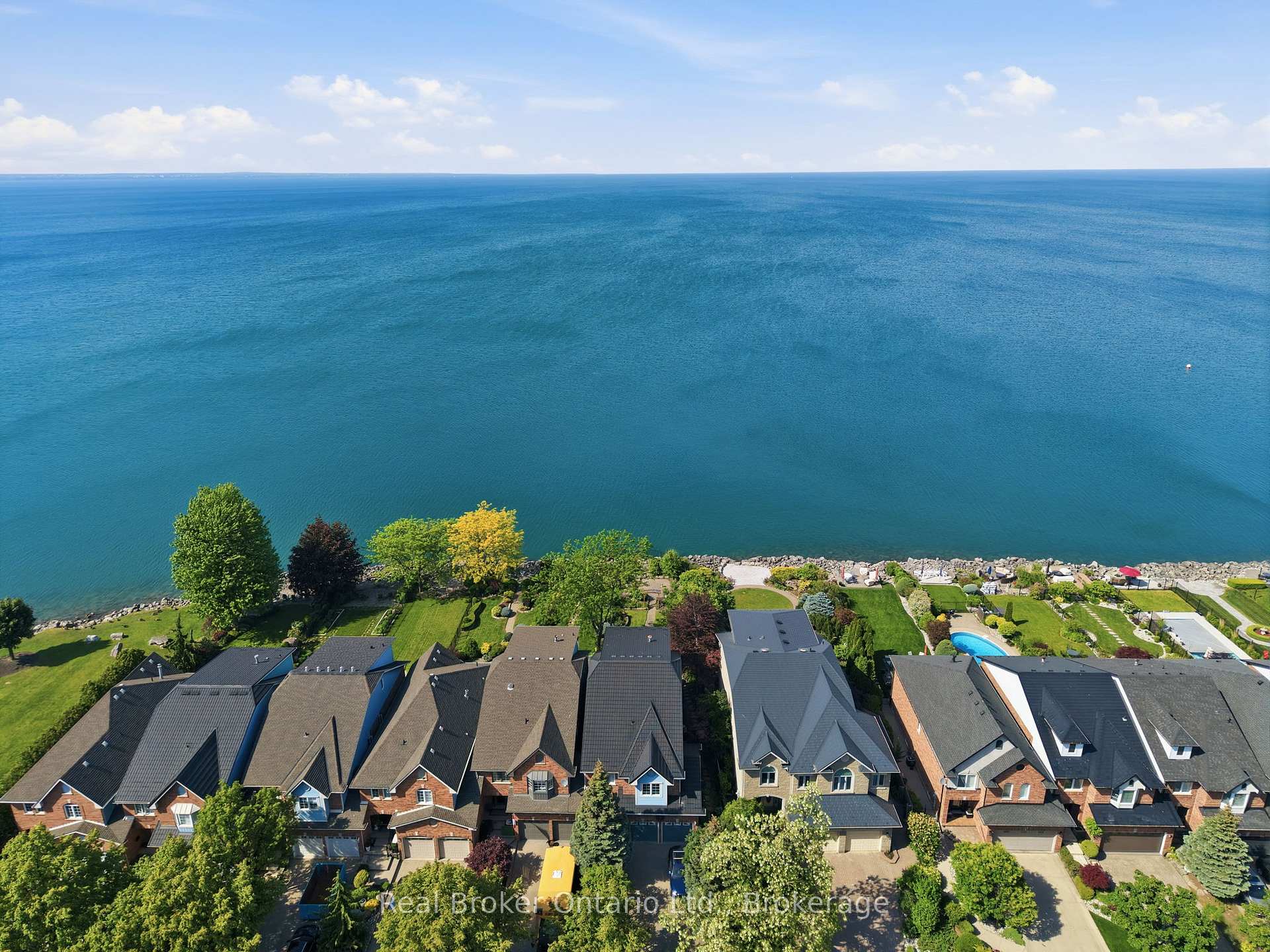 23 Edgewater Drive, Hamilton, ON L8E 4Z2
