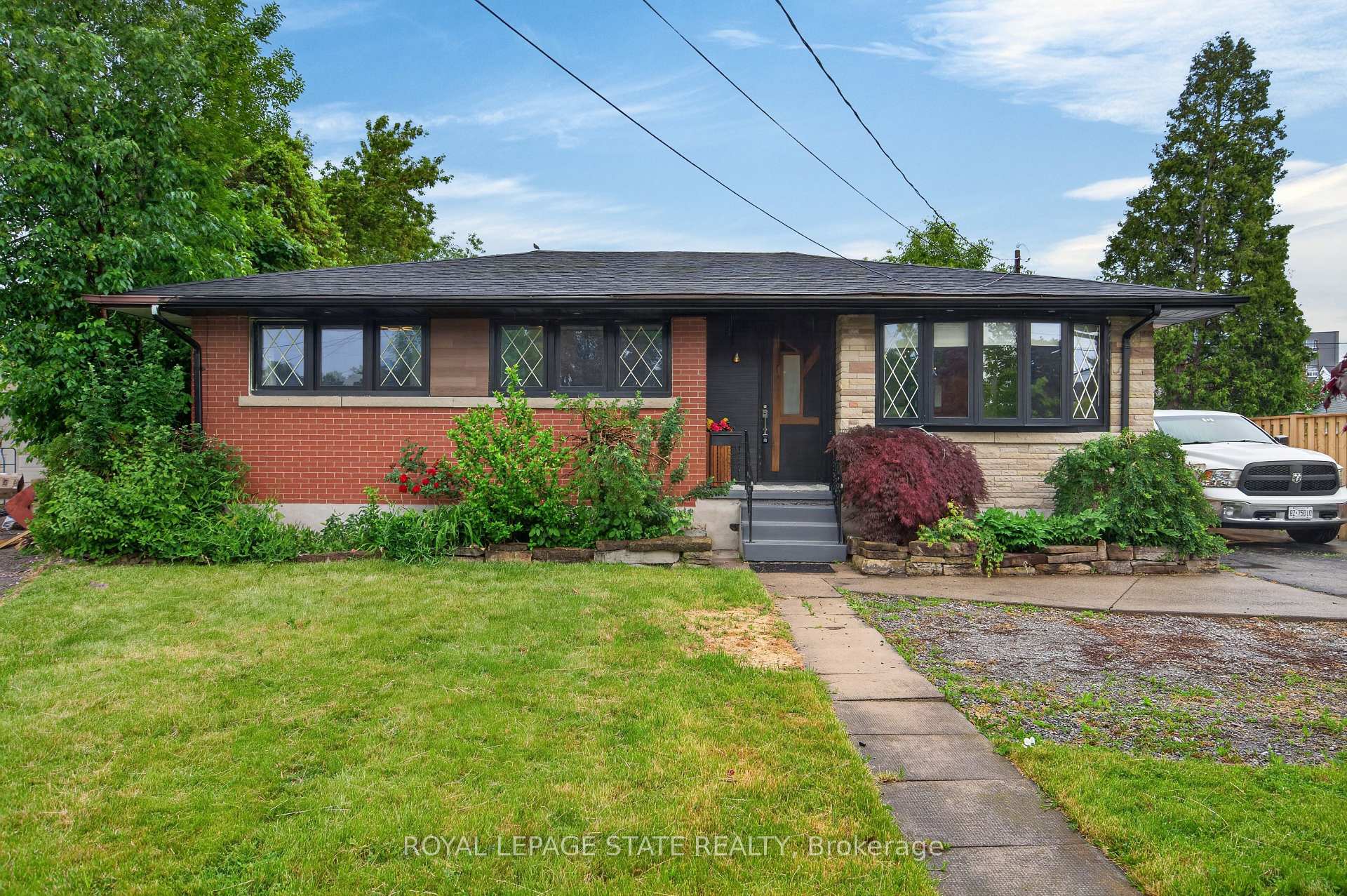 33 Kenwood Crescent, Hamilton, ON L8T 1W3