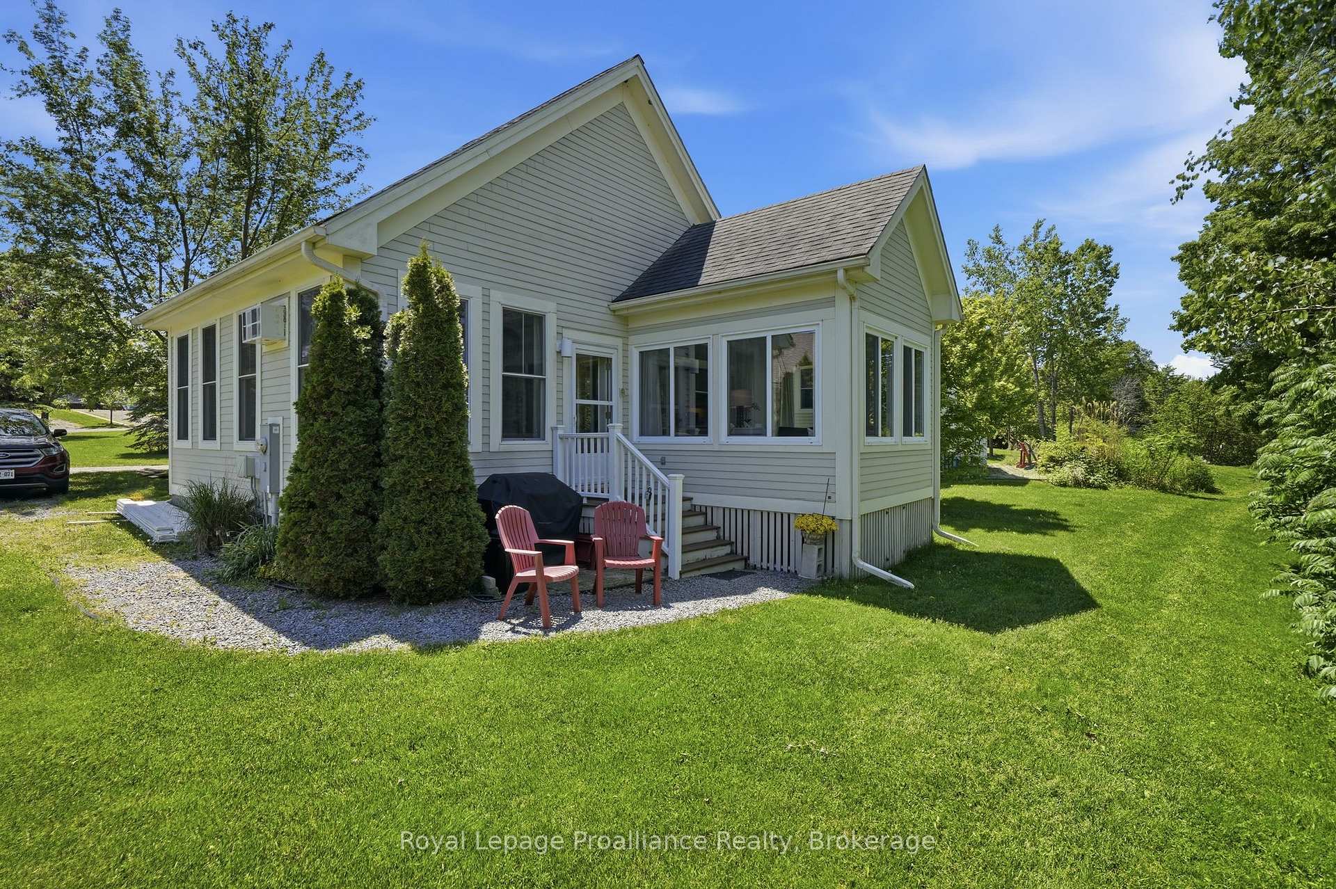 16 Nature's Lane, Prince Edward County, ON K8P 0C5