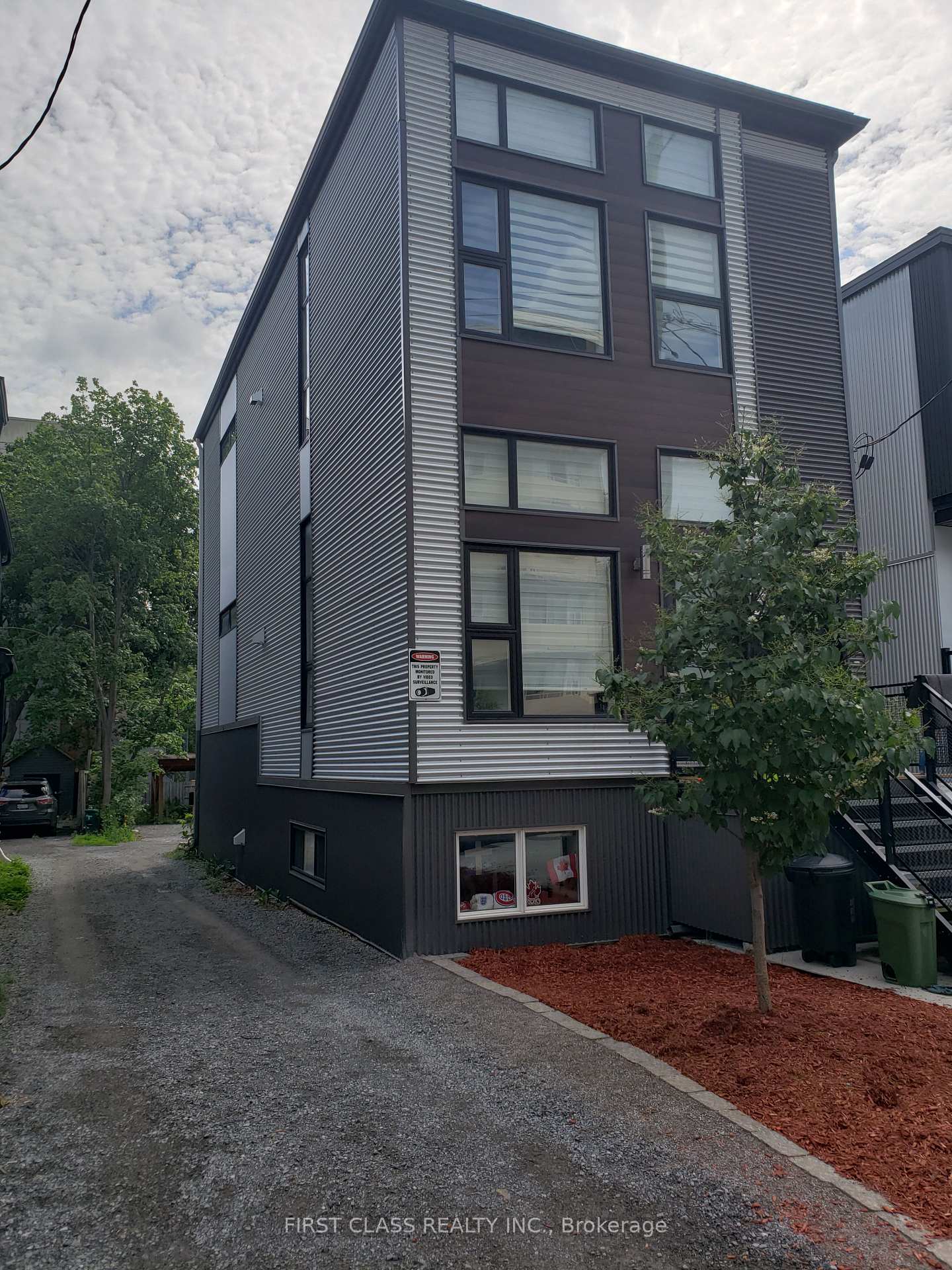 341 Cambridge Street N, West Centre Town, ON K1R 7B3