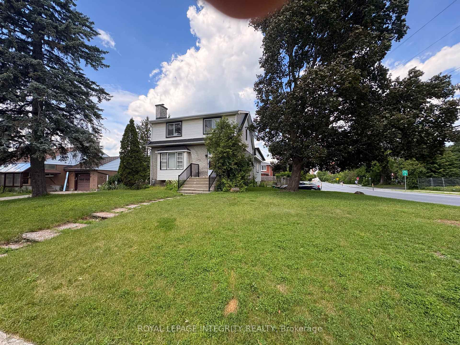 1085 Richard Avenue, Billings Bridge - Riverside Park and Area, ON K1H 8C3