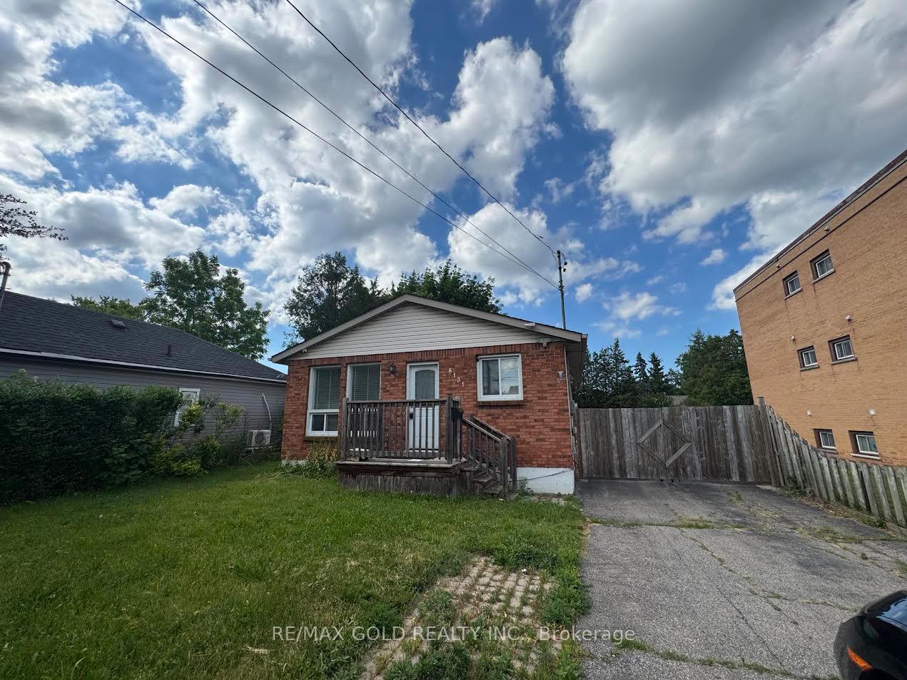 6131 Valley Way N, Niagara Falls, ON L2E 1X9