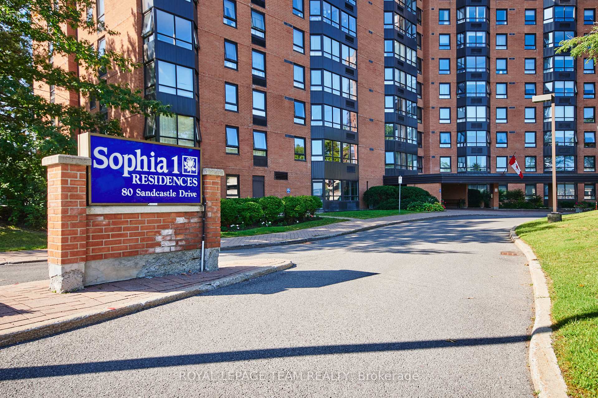 80 SANDCASTLE Drive N 415, South of Baseline to Knoxdale, ON K2H 9E7