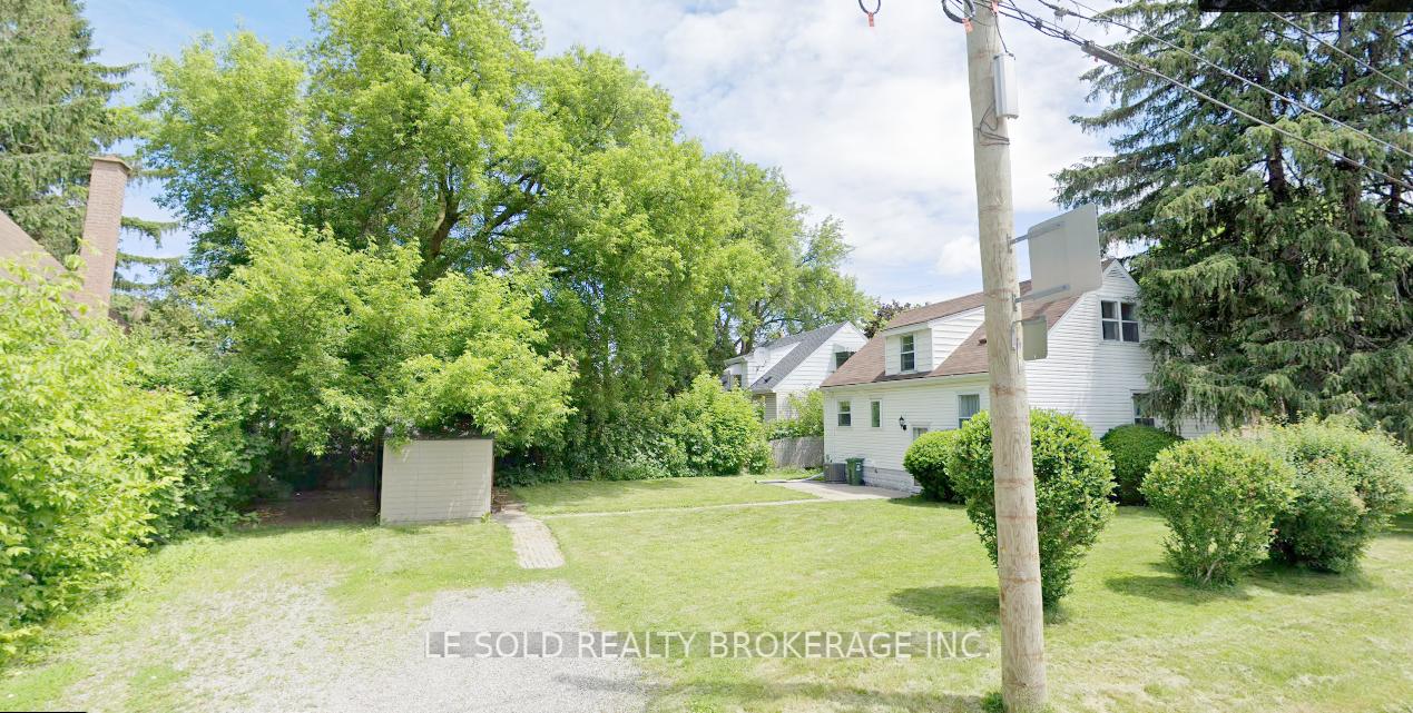112 Leland Street Room Bsmt, Hamilton, ON L8S 3A2