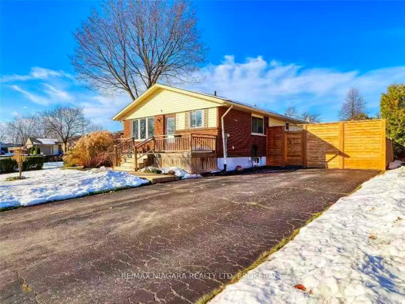 7371 NORTH DORSET Place, Niagara Falls, ON L2J 3T3
