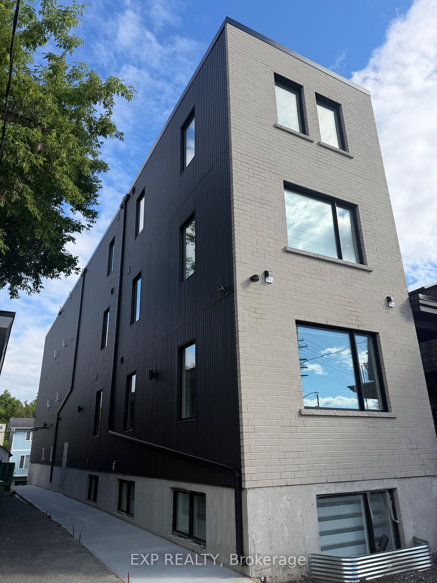258 Montfort Street, Vanier and Kingsview Park, ON K1L 5P2