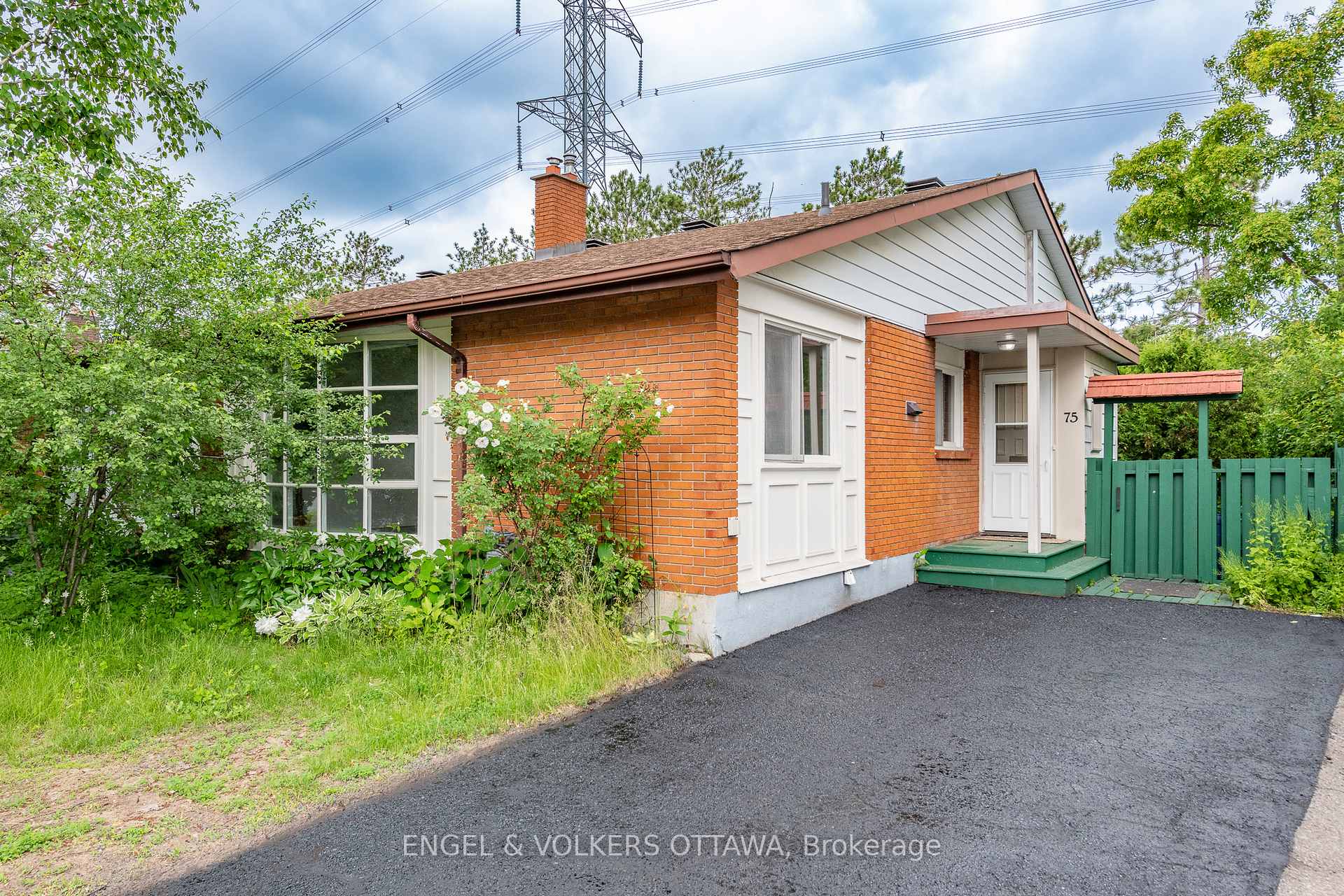 75 Woodfield Drive, Tanglewood - Grenfell Glen - Pineglen, ON K2G 0A1