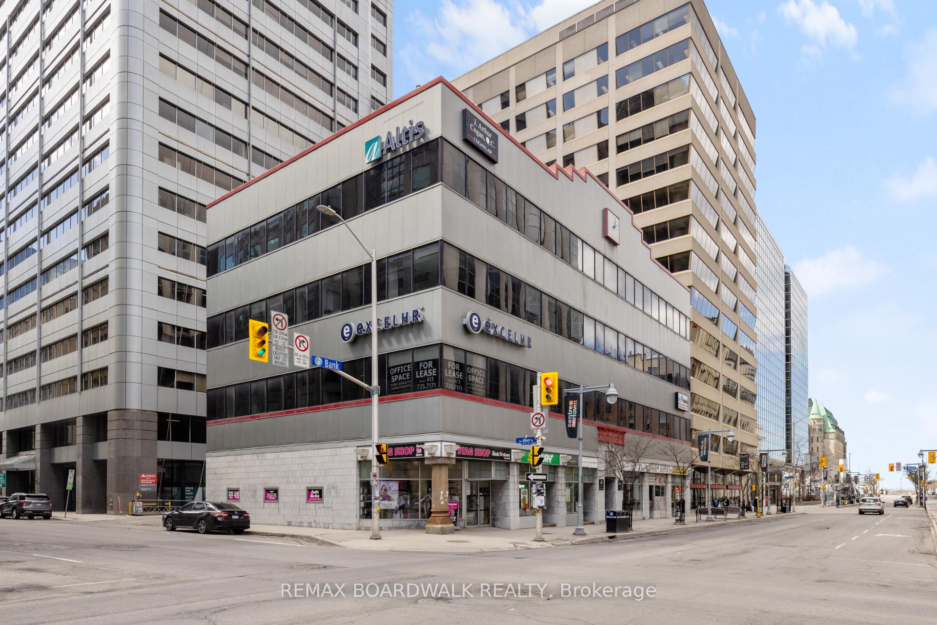 102 Bank Street 3, Ottawa Centre, ON K1P 5N4