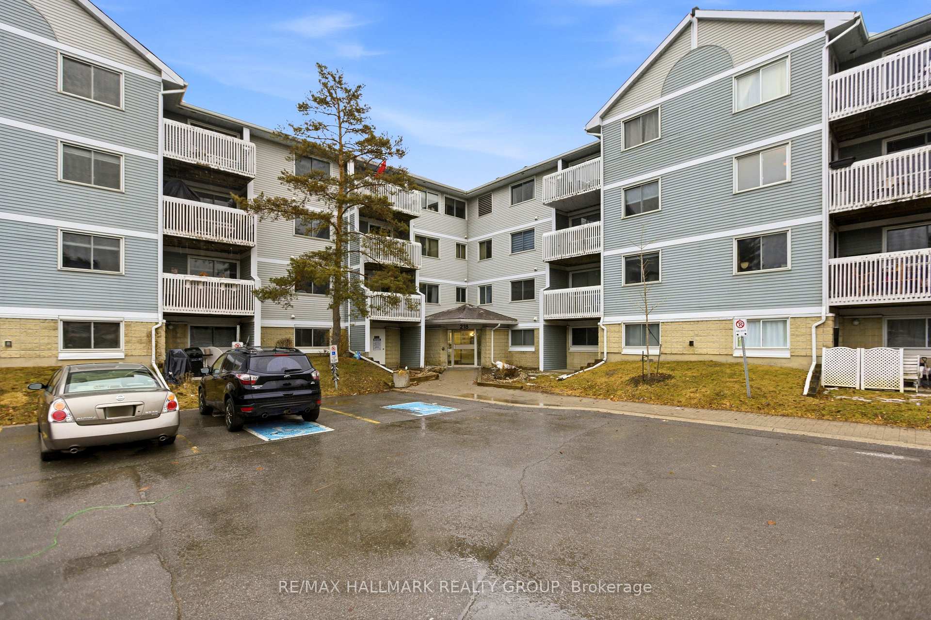 218 Viewmount Drive 216, Cityview - Parkwoods Hills - Rideau Shore, ON K2E 7X5